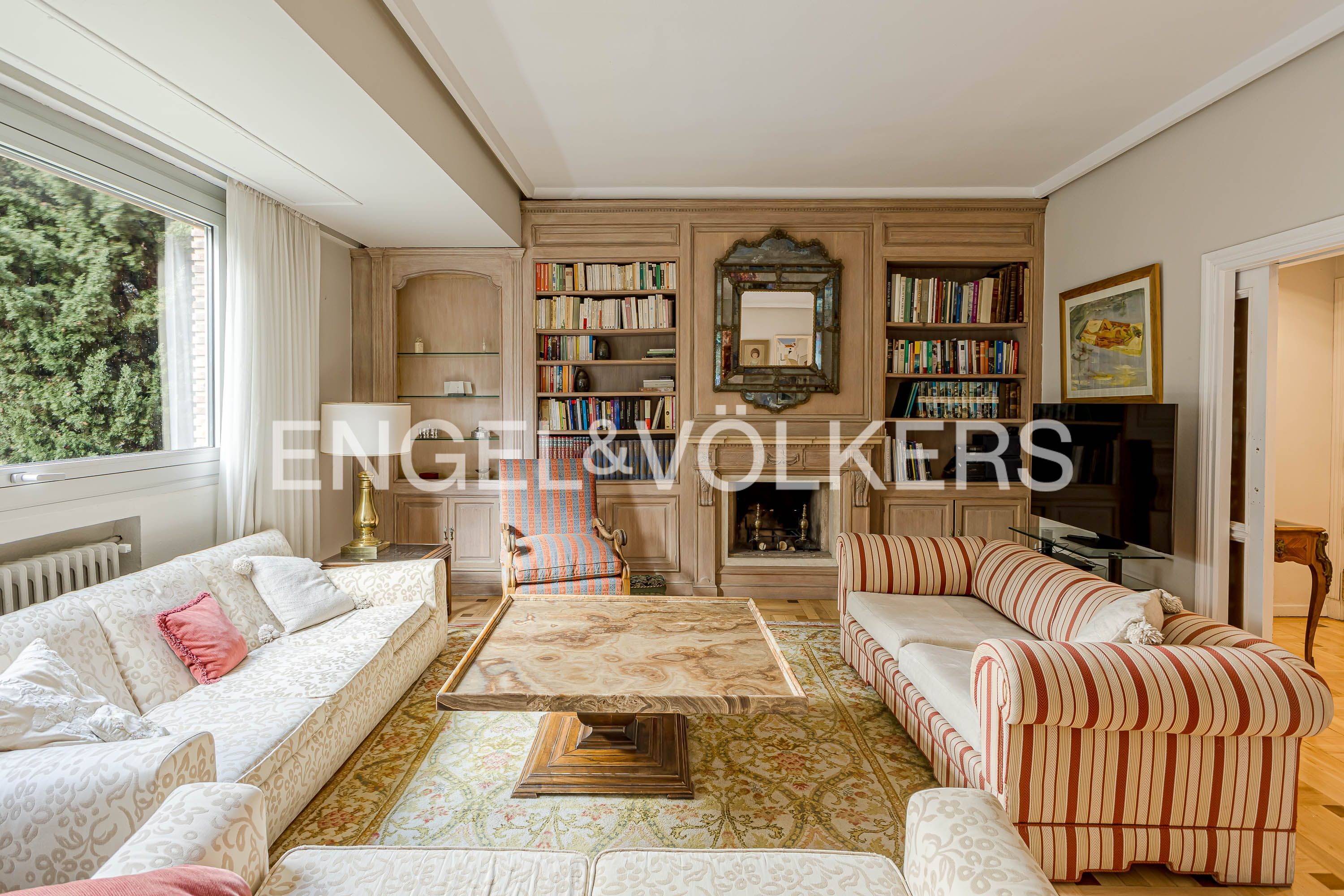 Living room of Apartment to rent in  Madrid Capital  with Air Conditioner, Heating and Private garden