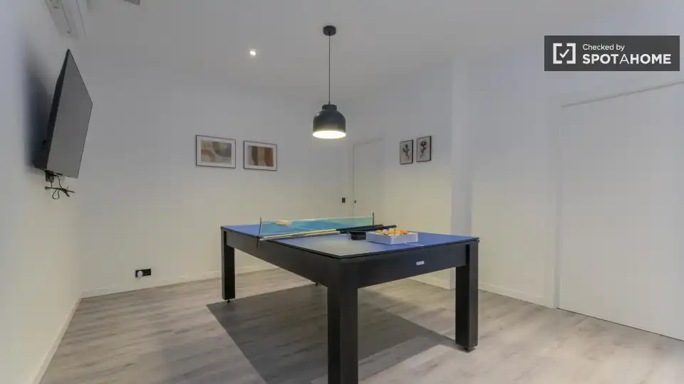 Flat for rent in Valencia  with Air Conditioner, Heating and Furnished