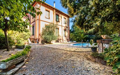 Vista exterior de Casa o xalet en venda en Castellar del Vallès amb Terrassa i Piscina