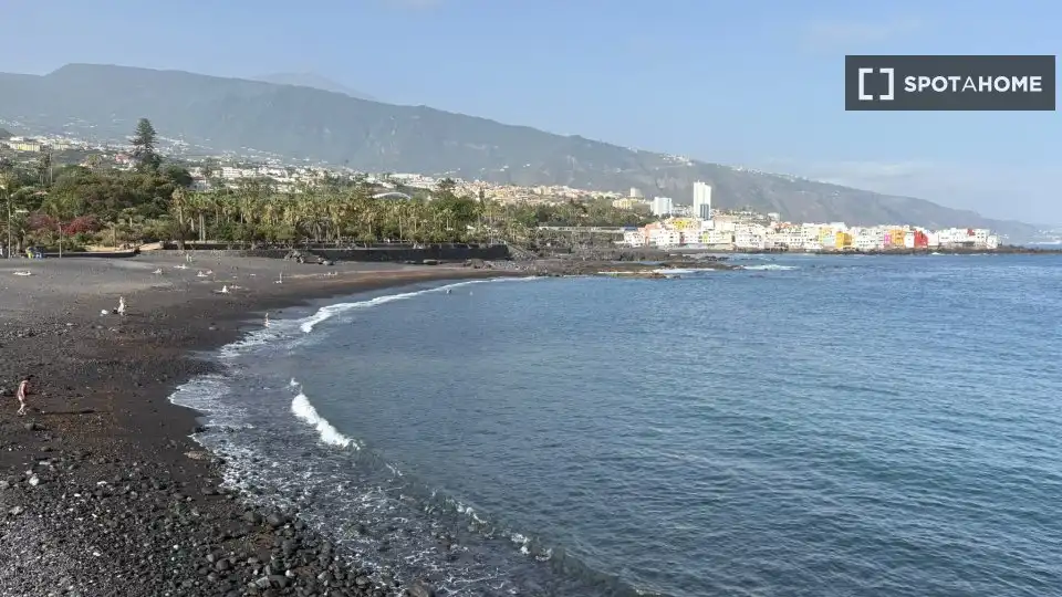 Vista exterior de Apartament per a compartir en Puerto de la Cruz amb Aire condicionat, Terrassa i Moblat