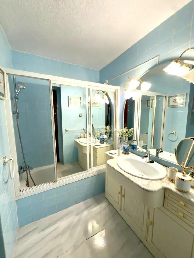 Bathroom of Flat for sale in Madrid  with Heating