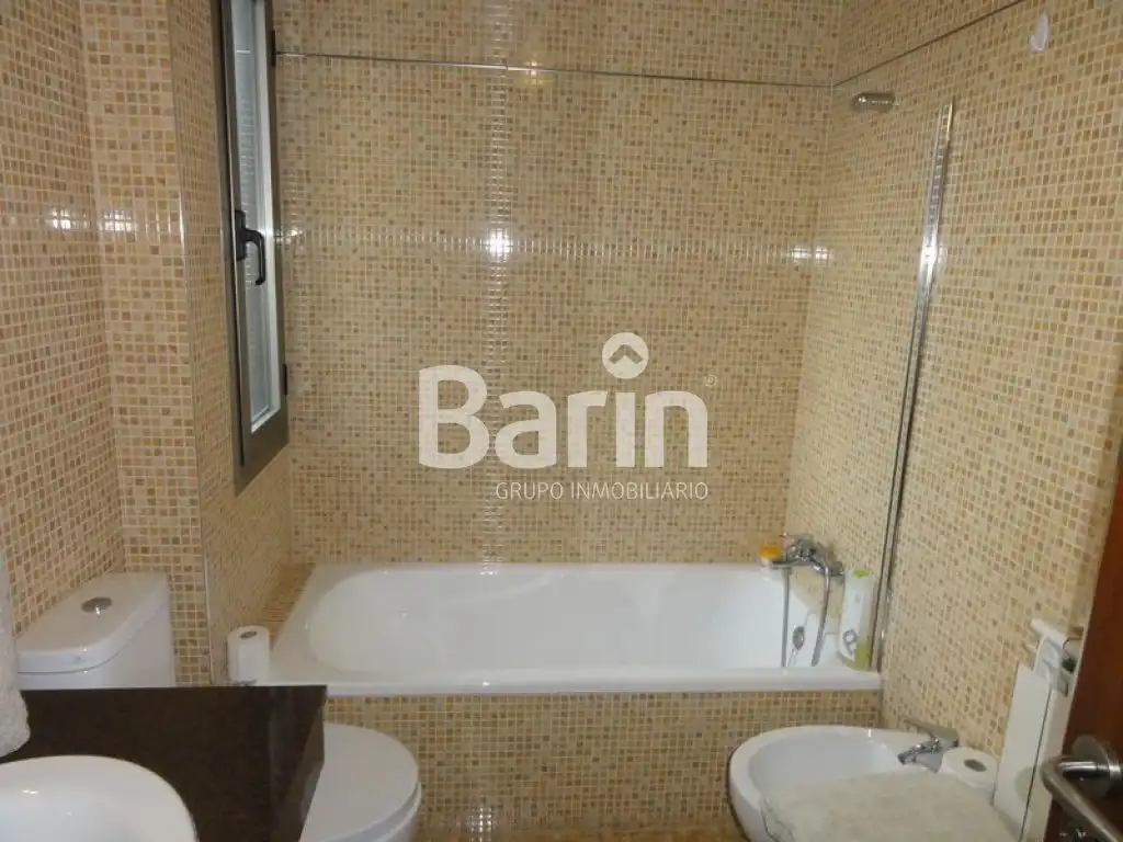 Bany de Àtic en venda en Córdoba amb Aire condicionat, Calefacció i Jardí privat