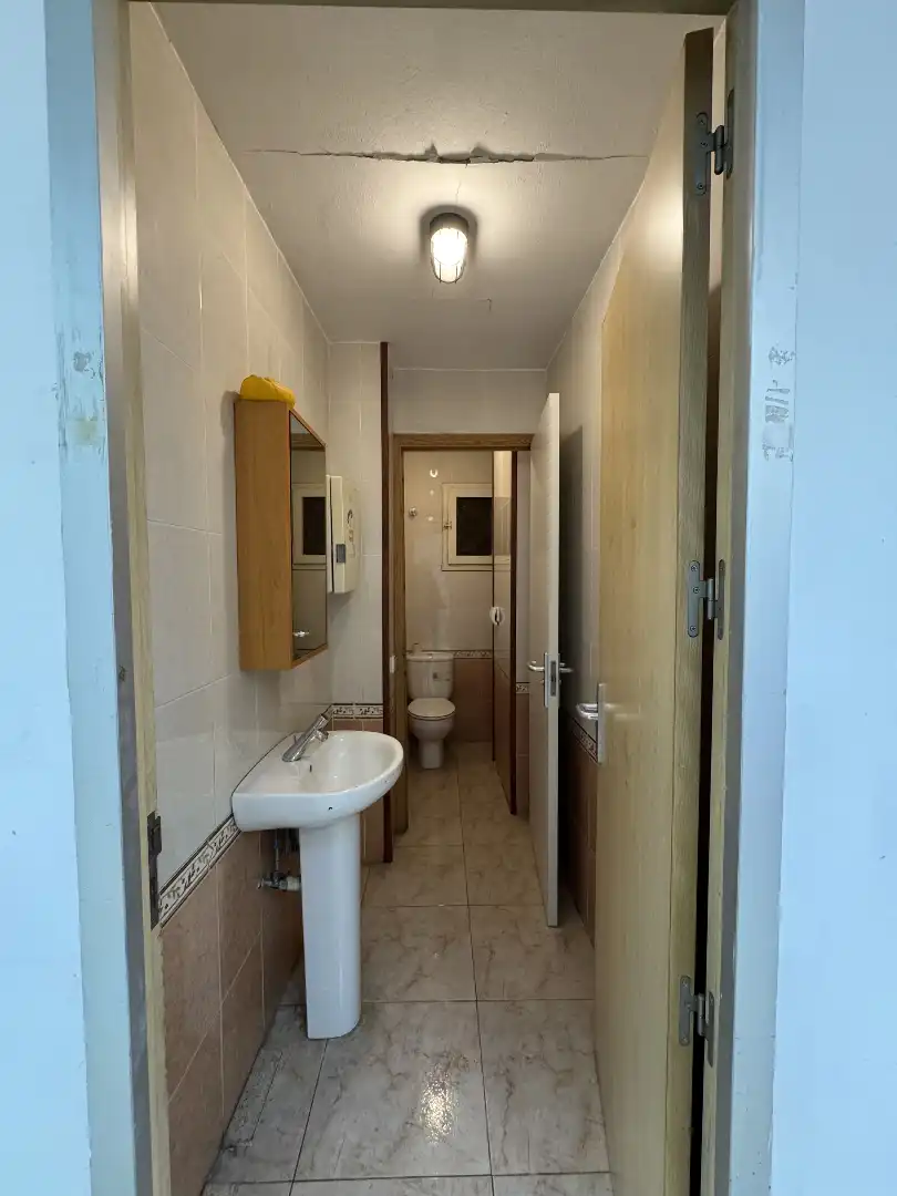Business premises to rent in Avinguda de Josep Tarradellas 14, imagen 3
