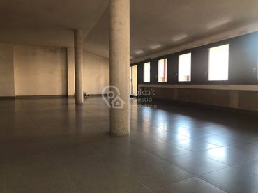 Oficina amb ascensor de lloguer a Calle PONENT 2