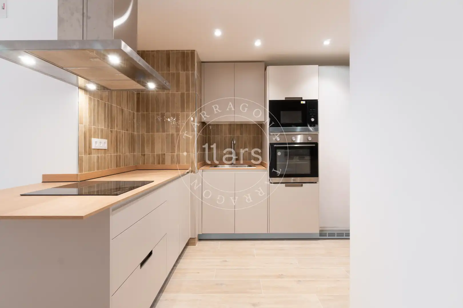 Ground floor with lift for sale in Carrer de Sant Antoni Maria Claret, imagen 2