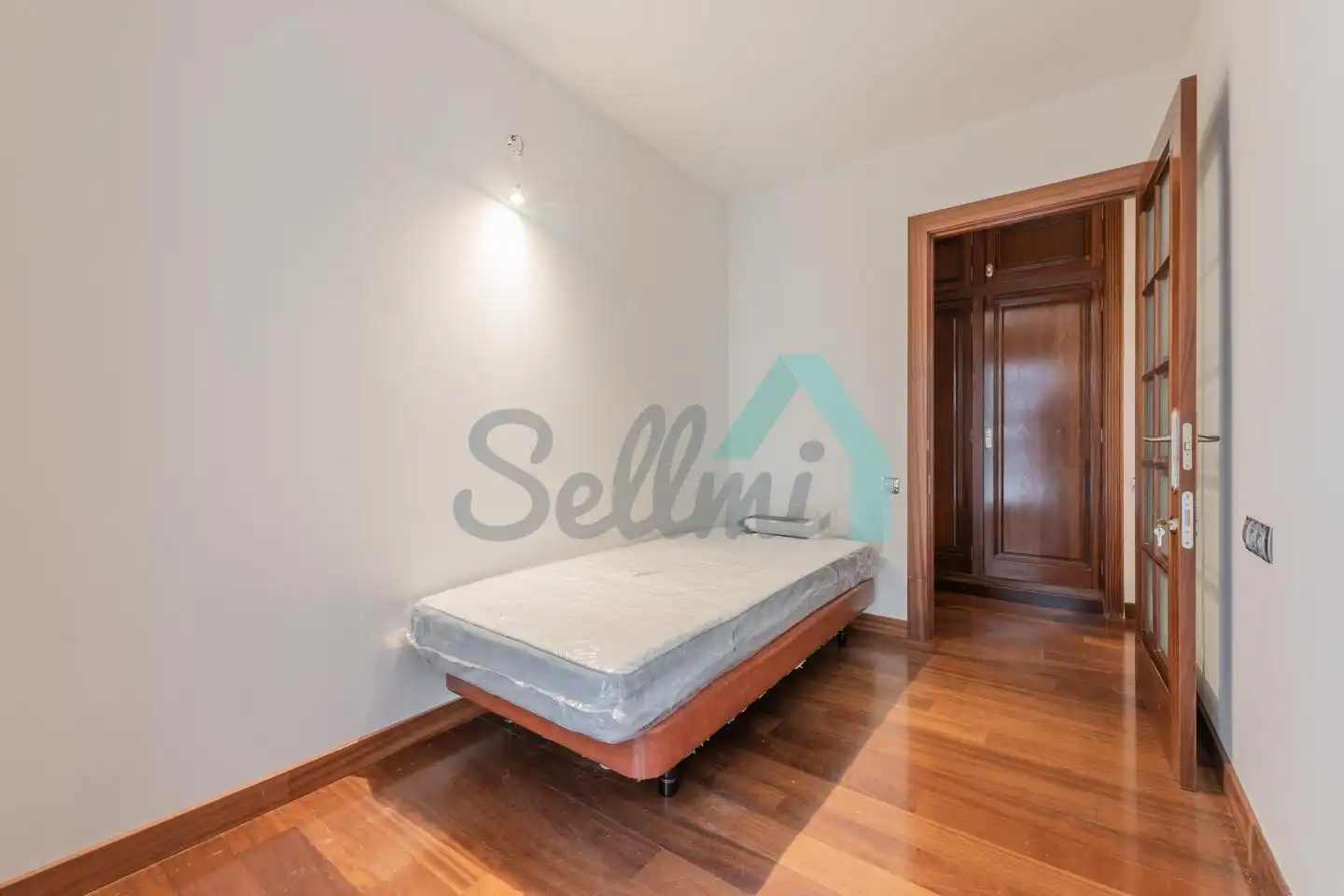 Schlafzimmer von Wohnung zur untervermieten in Oviedo  mit Heizung, Parkett und Möbliert