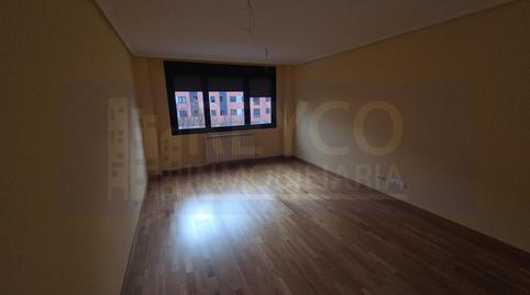 Foto 3 de Apartament en venda a Calle Fuenmayor, Portillejo - Valdegastea,  Logroño