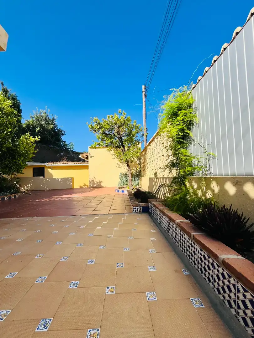 Vista exterior de Casa o chalet en venta en Fuengirola con Aire acondicionado, Jardín privado y Terraza