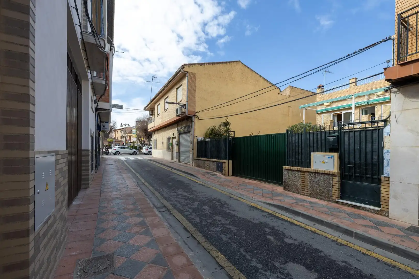 Vista exterior de Casa o xalet en venda en Armilla amb Aire condicionat, Traster i Balcó
