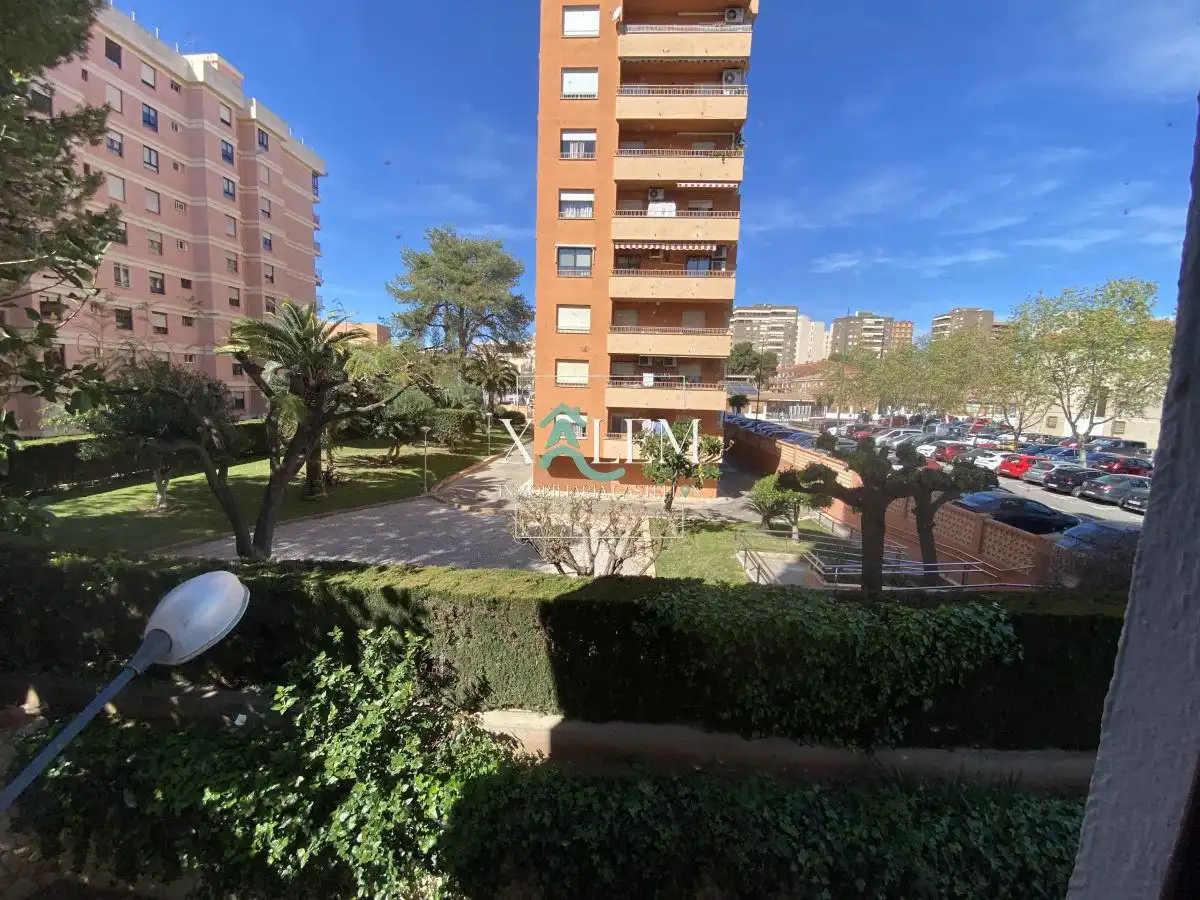 Vista exterior de Pis en venda en Castellón de la Plana / Castelló de la Plana amb Balcó