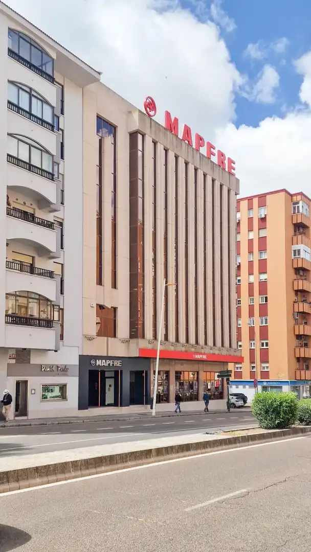 Vista exterior de Oficina de lloguer en Badajoz amb Aire condicionat