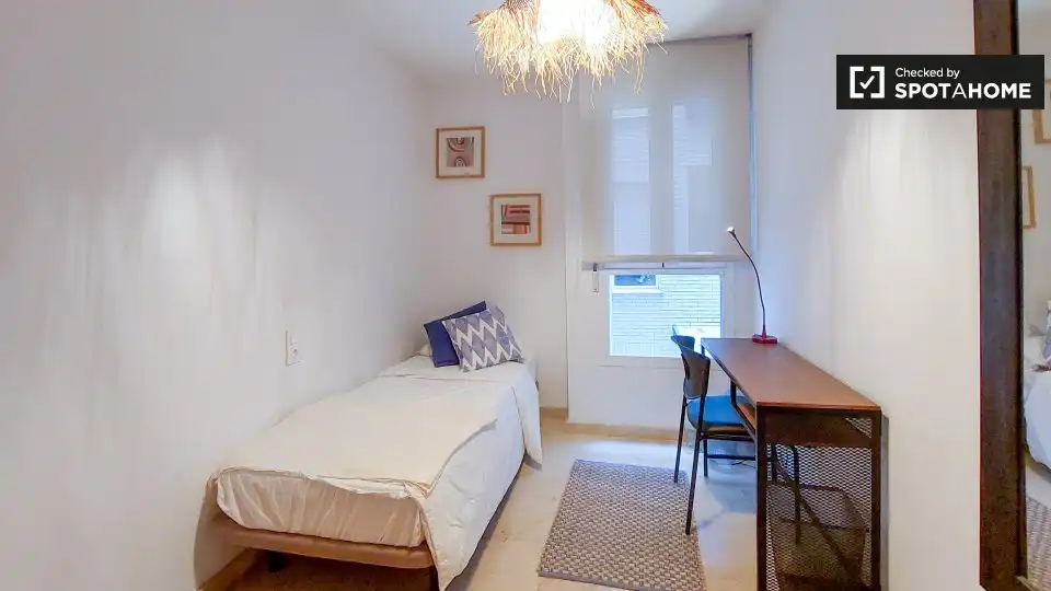 Habitació a Penya - Roja - Avda. Francia