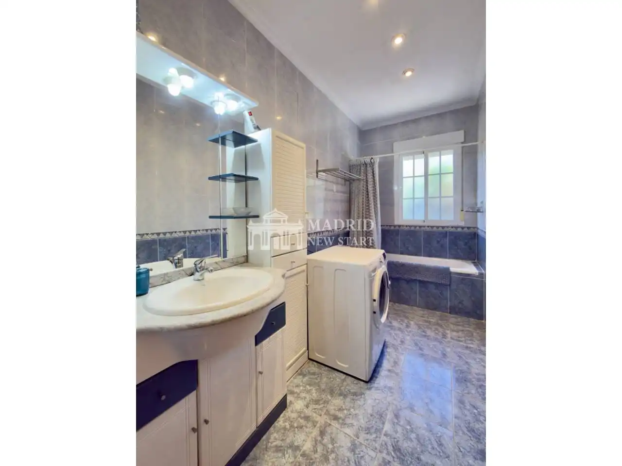 Baño de Casa o chalet en venta en Villa del Prado con Aire acondicionado, Calefacción y Jardín privado
