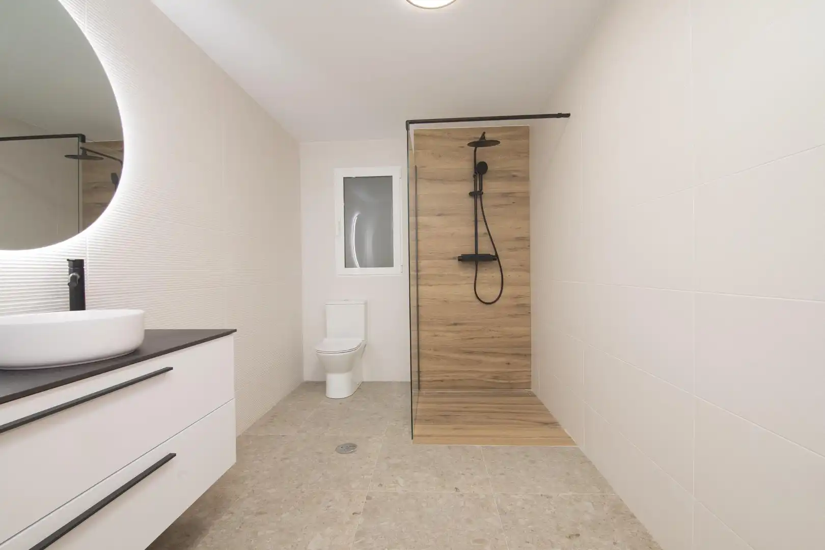 Badezimmer von Wohnung zur untervermieten in Elche / Elx mit Möbliert und Balkon