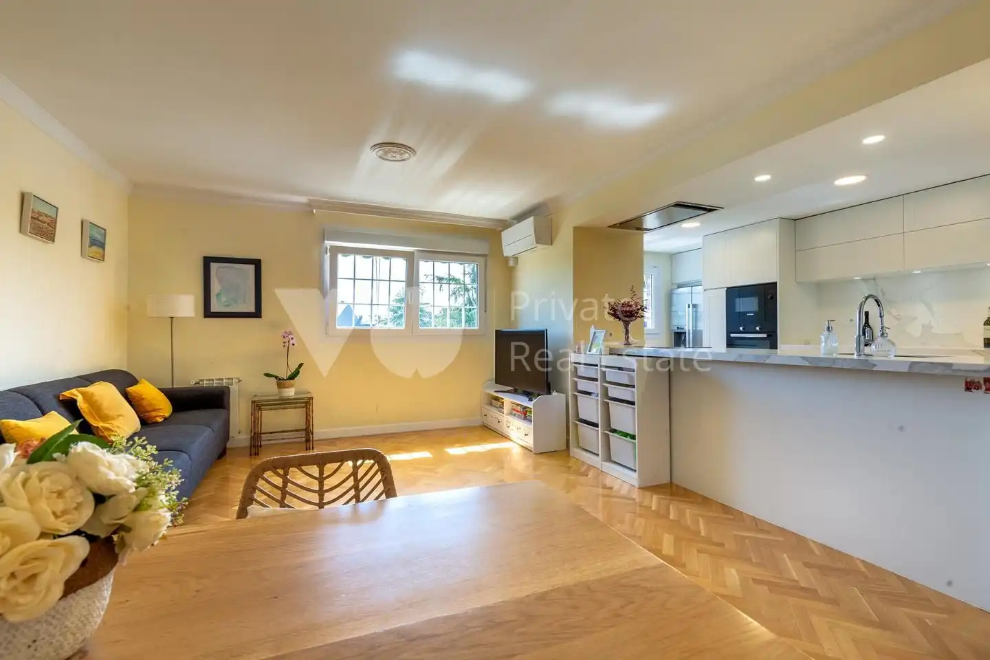 Sala de estar de Dúplex en venta en Majadahonda con Aire acondicionado, Calefacción y Parquet