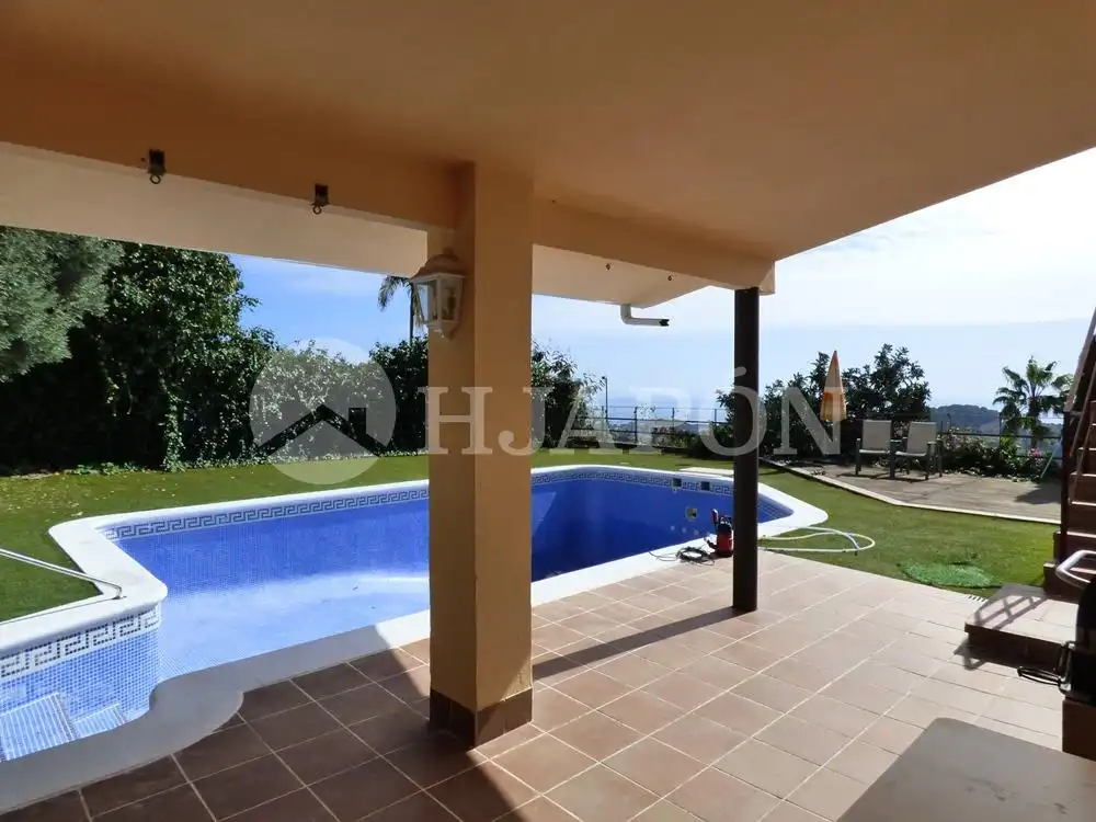 Piscina de Casa o chalet en venta en Badalona con Aire acondicionado, Jardín privado y Terraza