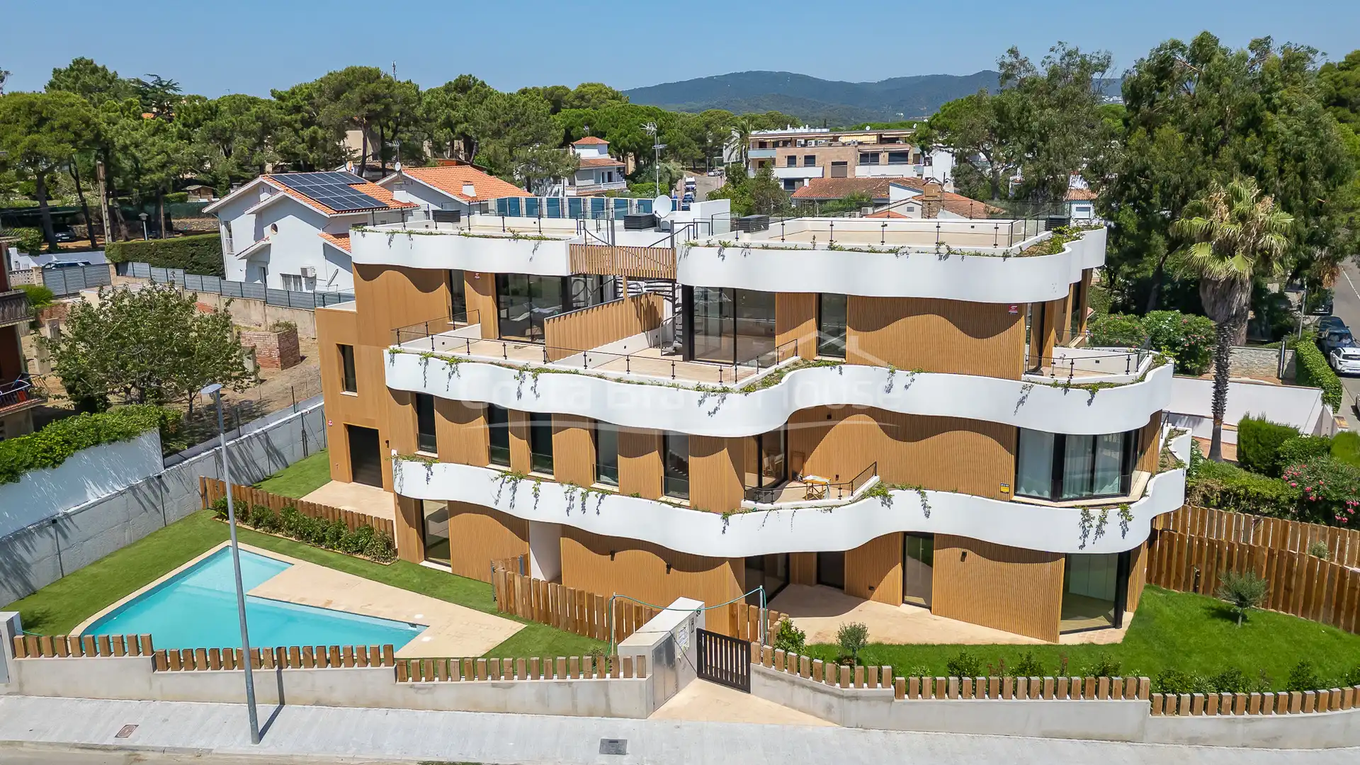 Vista exterior de Apartament en venda en Palamós amb Aire condicionat, Calefacció i Jardí privat