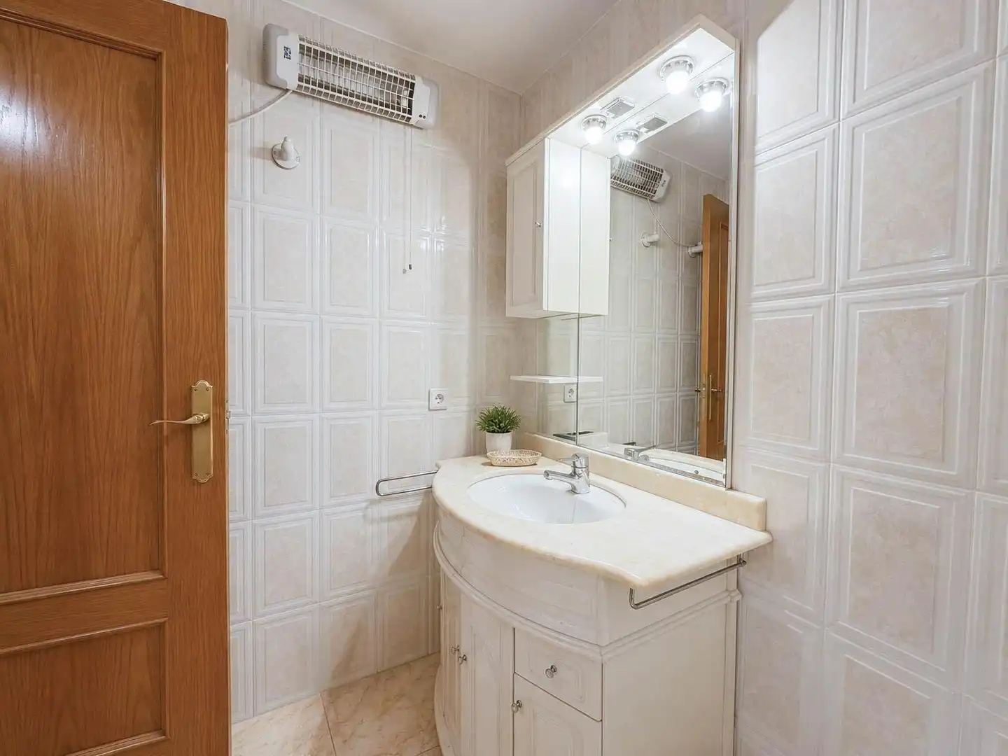 Bathroom of Flat for rent in Valencia  with Furnished and Balcony