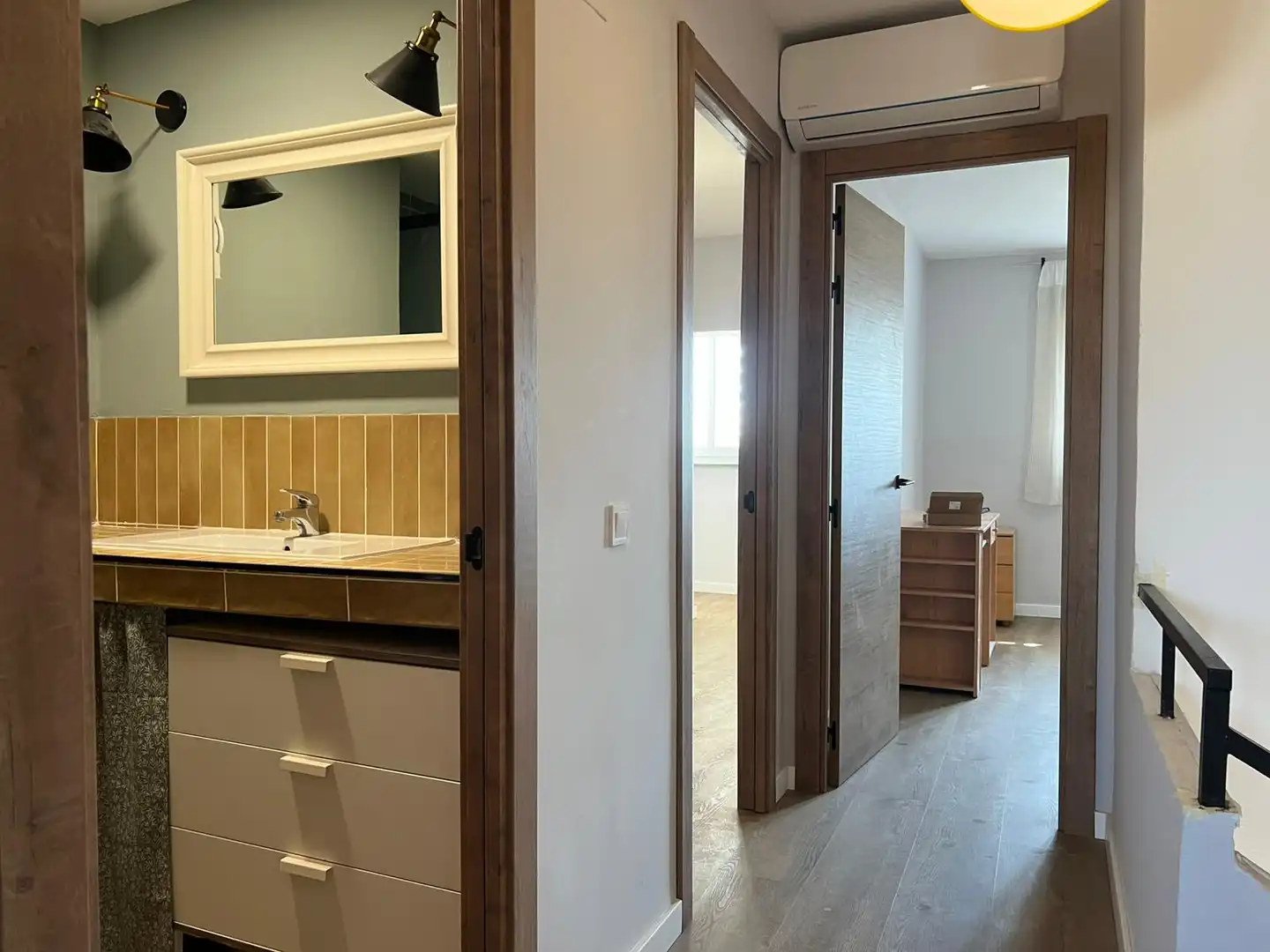 Bathroom of Duplexes for sale in Barcelona  with Air Conditioner, Heating and Parquet flooring