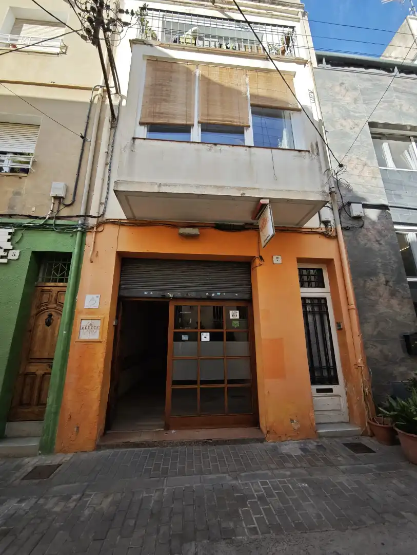 Vista exterior de Local en venda en Badalona