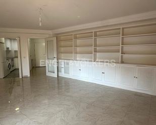 Sala d'estar de Apartament de lloguer en  Madrid Capital amb Aire condicionat, Calefacció i Terrassa