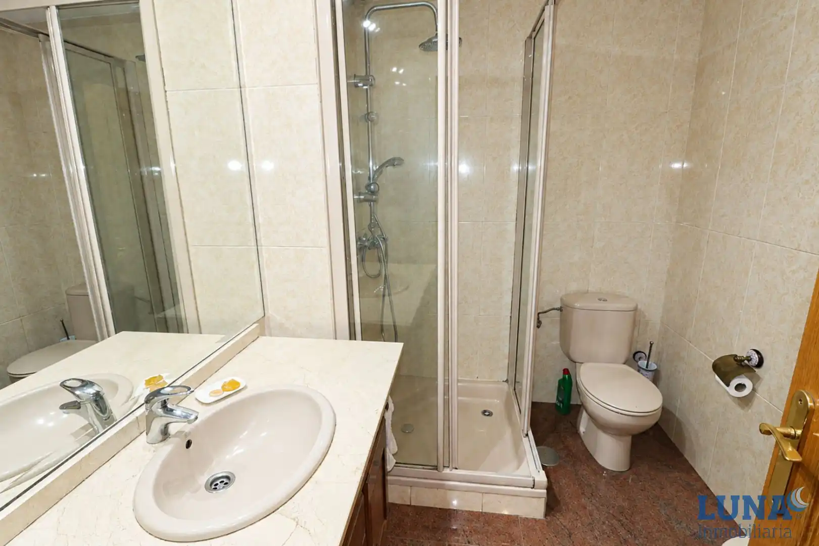 Badezimmer von Dachboden zum Verkauf in Pozuelo de Alarcón mit Klimaanlage, Heizung und Parkett