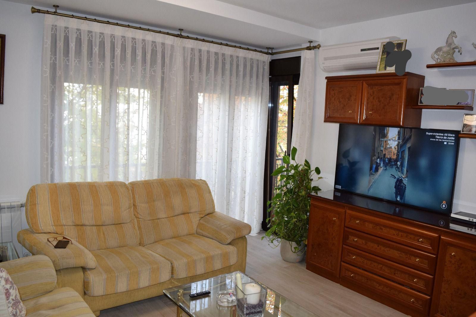 Living room of Apartment for sale in Villaviciosa de Odón  with Air Conditioner, Heating and Parquet flooring