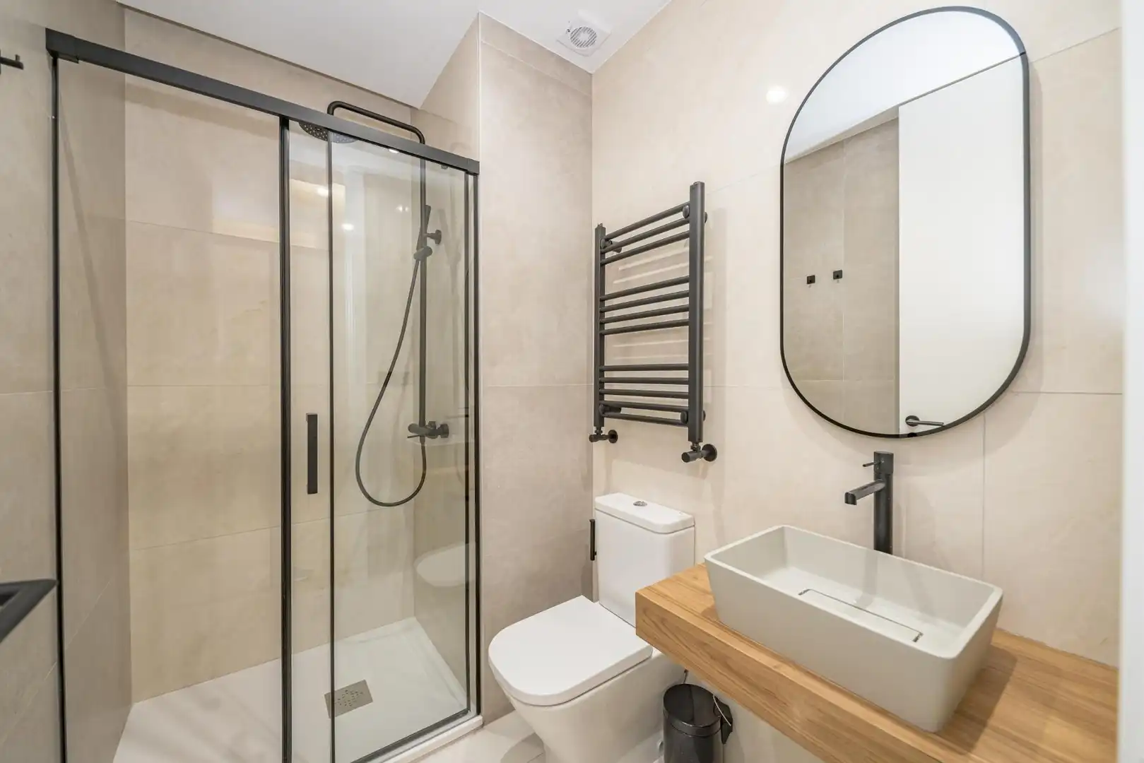 Baño de Planta baja en venta en Madrid con Aire acondicionado y Calefacción