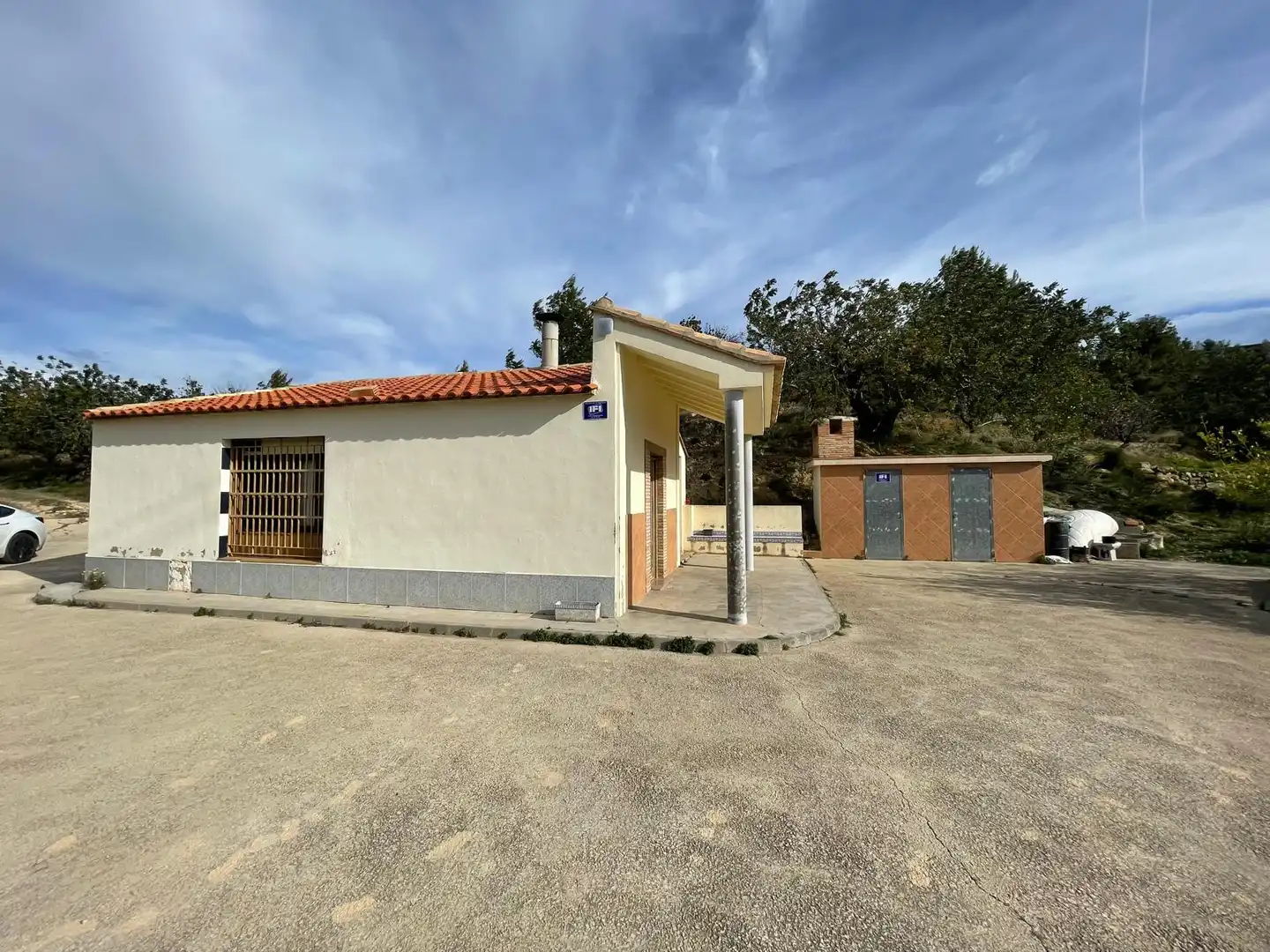 Exterior view of Houses for sale in Buñol, Valencia