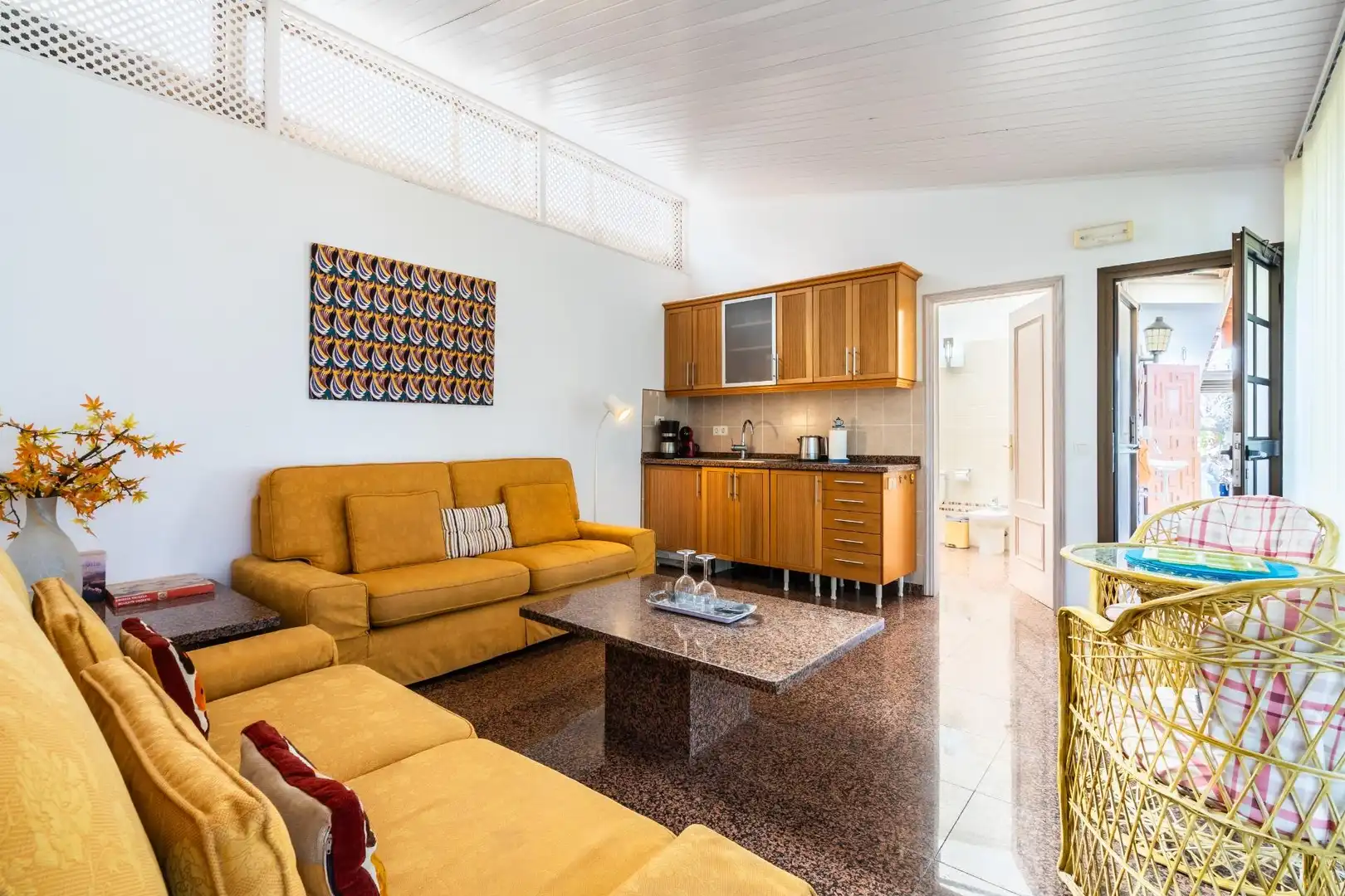 Sala d'estar de Casa o xalet en venda en Guía de Isora amb Aire condicionat, Jardí privat i Terrassa
