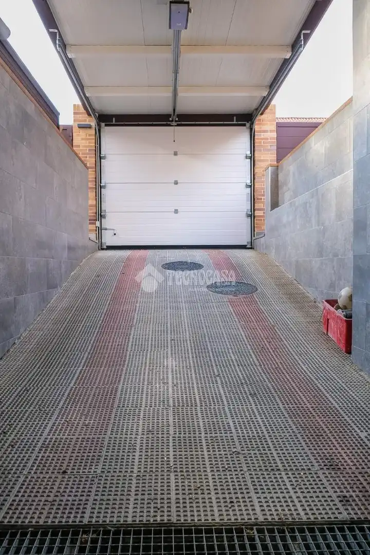 Parking of Detached homes for sale in Arroyomolinos (Madrid)  with Air Conditioner, Heating and Private garden