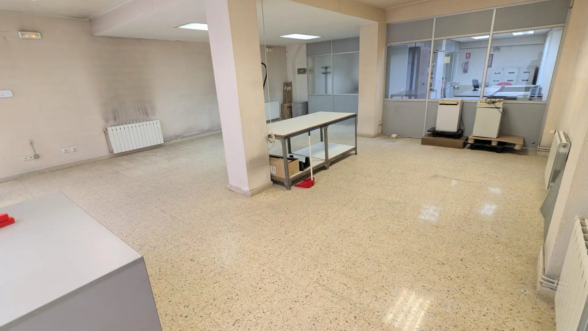 Local en venta en Barcelona con Calefacción, Internet y Alarma