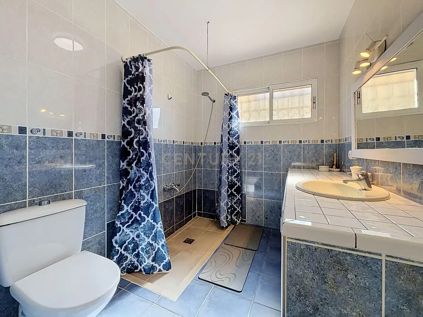 Bany de Casa o xalet en venda en Torrevieja amb Aire condicionat, Jardí privat i Piscina