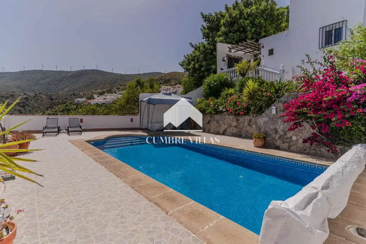 Vista exterior de Casa o xalet en venda en Lújar amb Jardí privat, Terrassa i Internet