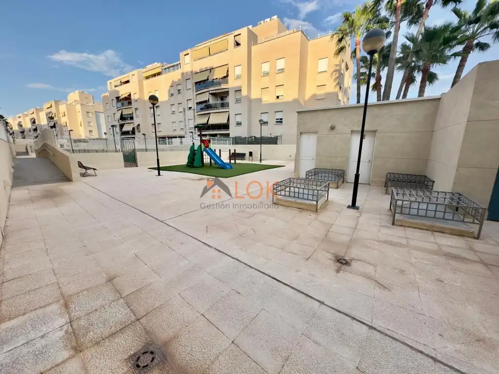 Vista exterior de Piso en venta en Málaga con Aire acondicionado, Jardín privado y Terraza