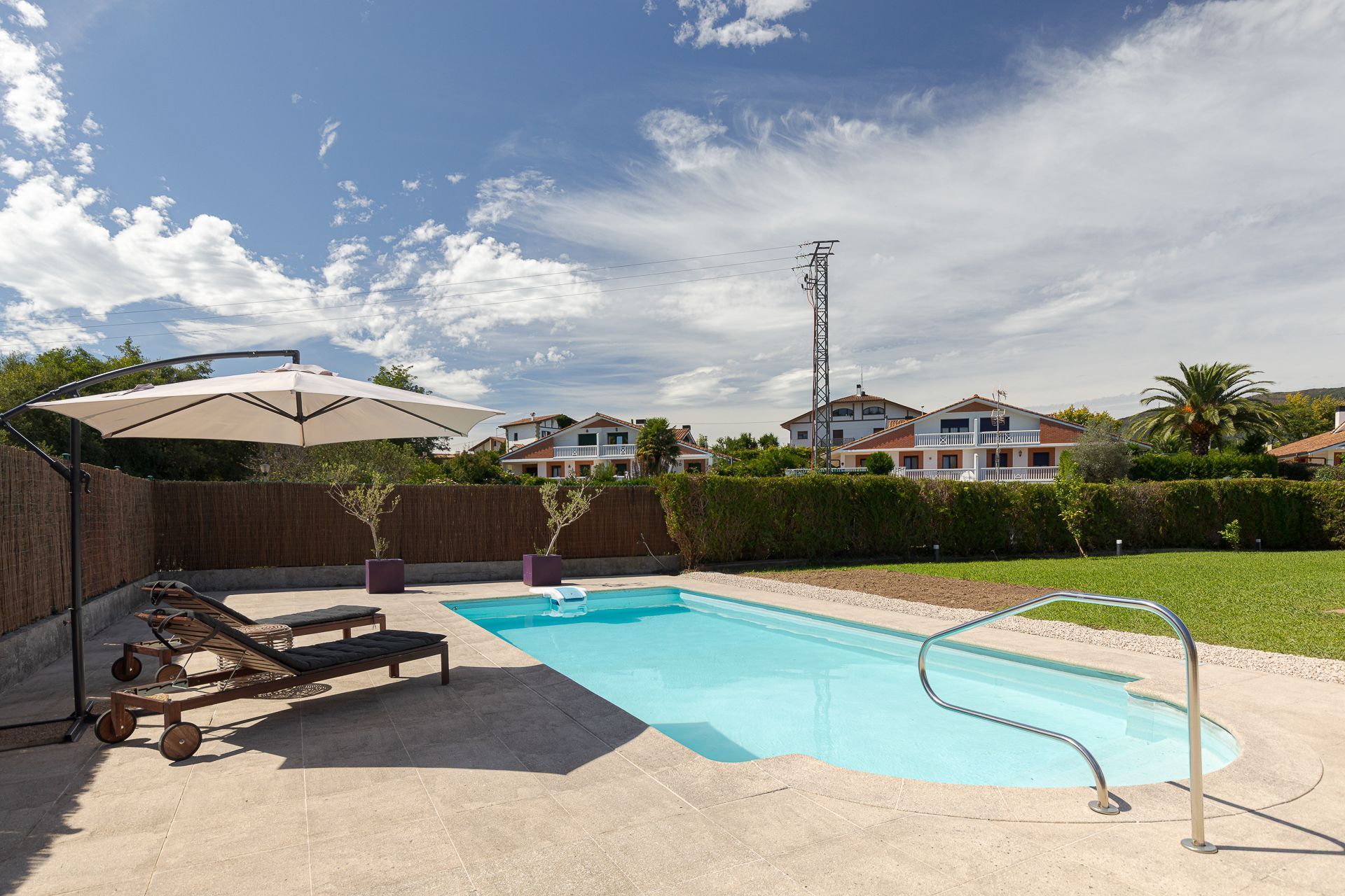 Piscina de Casa o xalet en venda en Irun  amb Aire condicionat, Calefacció i Terrassa
