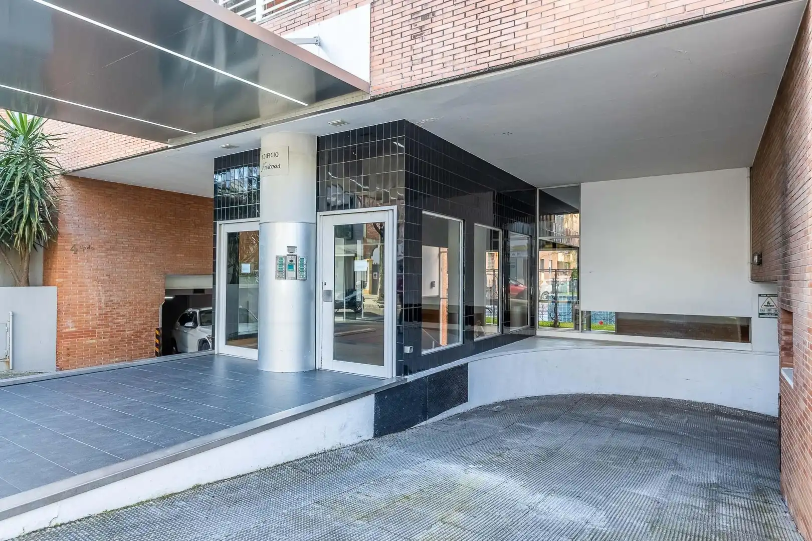 Exterior view of Flat for sale in Sevilla  with Air Conditioner, Private garden and Parquet flooring