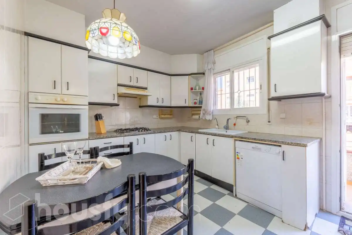 Kitchen of Houses for sale in Vilanova i la Geltrú  with Air Conditioner, Heating and Private garden