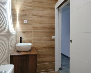 Bathroom of Flat for sale in Ripollet  with Parquet flooring, Oven and Internet