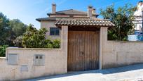 Vista exterior de Casa o xalet en venda en Cunit amb Terrassa i Piscina