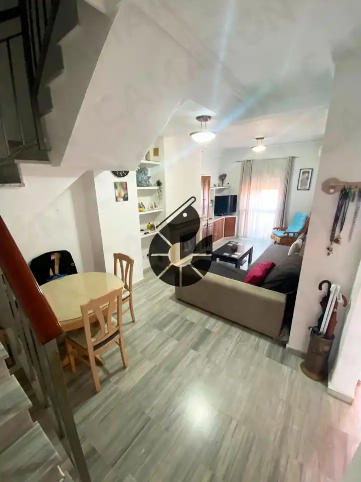 Sala de estar de Casa adosada en venta en Bormujos con Aire acondicionado, Terraza y Trastero