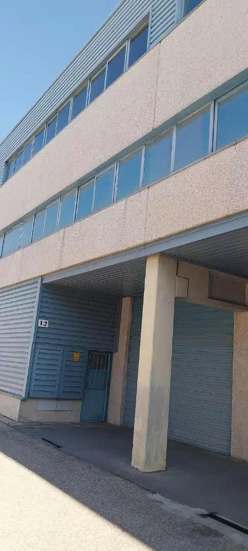 Außenansicht von Fabrikhallen zur Miete in Alcalá de Henares mit Heizung