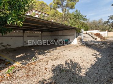 Casa amb balcó en venda a Urbanizaciones