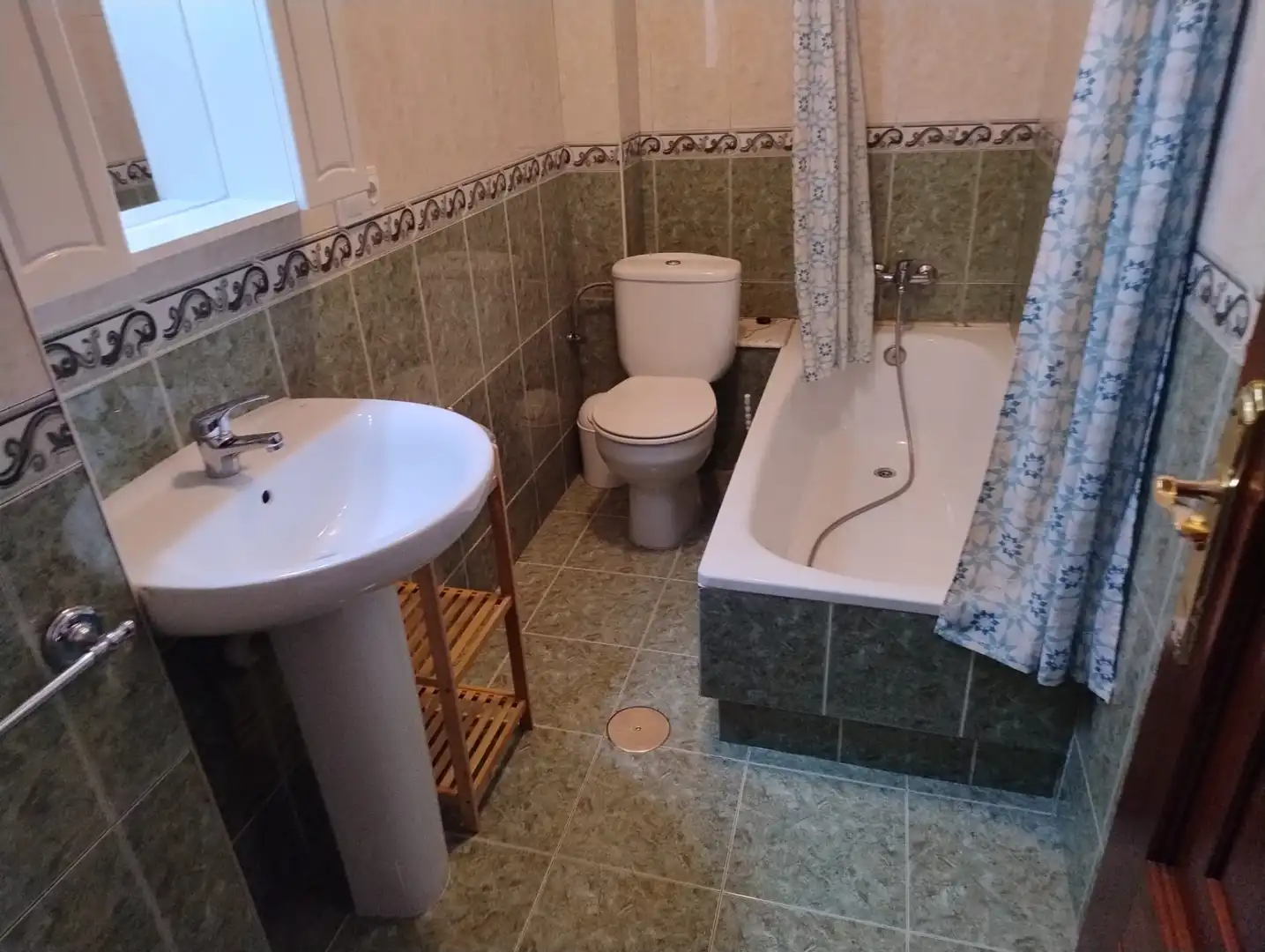 Bathroom of Flat for rent in Val do Dubra  with Heating, Furnished and Oven