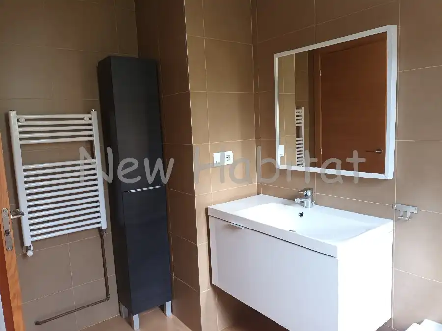 Baño de Casa adosada en venta en Castellón de la Plana / Castelló de la Plana con Aire acondicionado, Jardín privado y Terraza