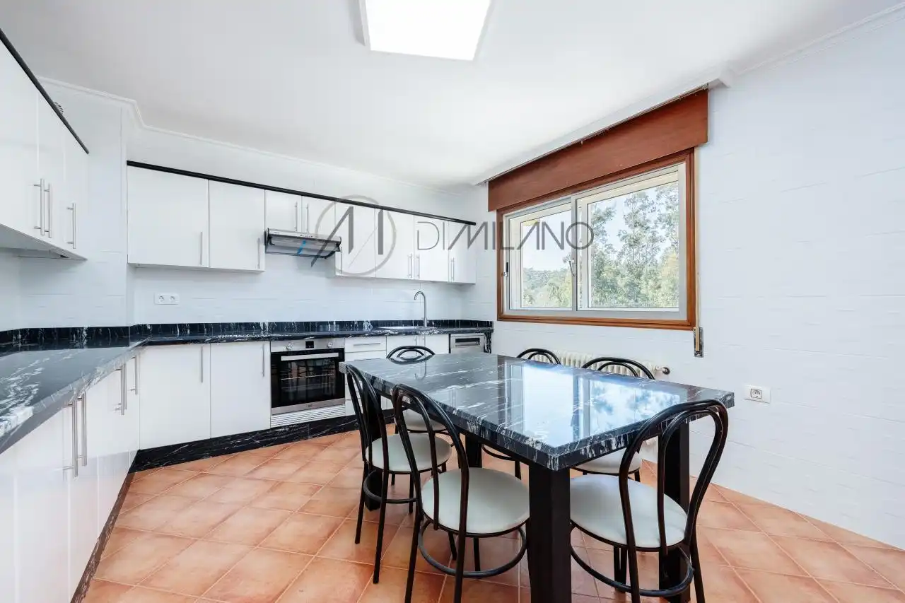 Cocina de Casa o chalet en venta en Vigo  con Calefacción, Jardín privado y Parquet