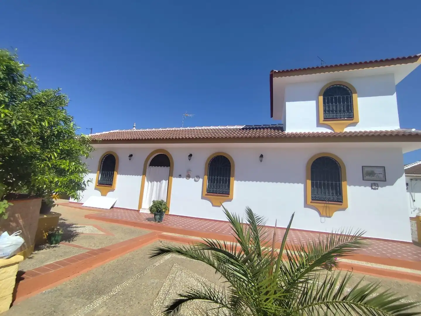 Vista exterior de Casa o chalet en venta en Carrión de los Céspedes con Aire acondicionado, Calefacción y Jardín privado