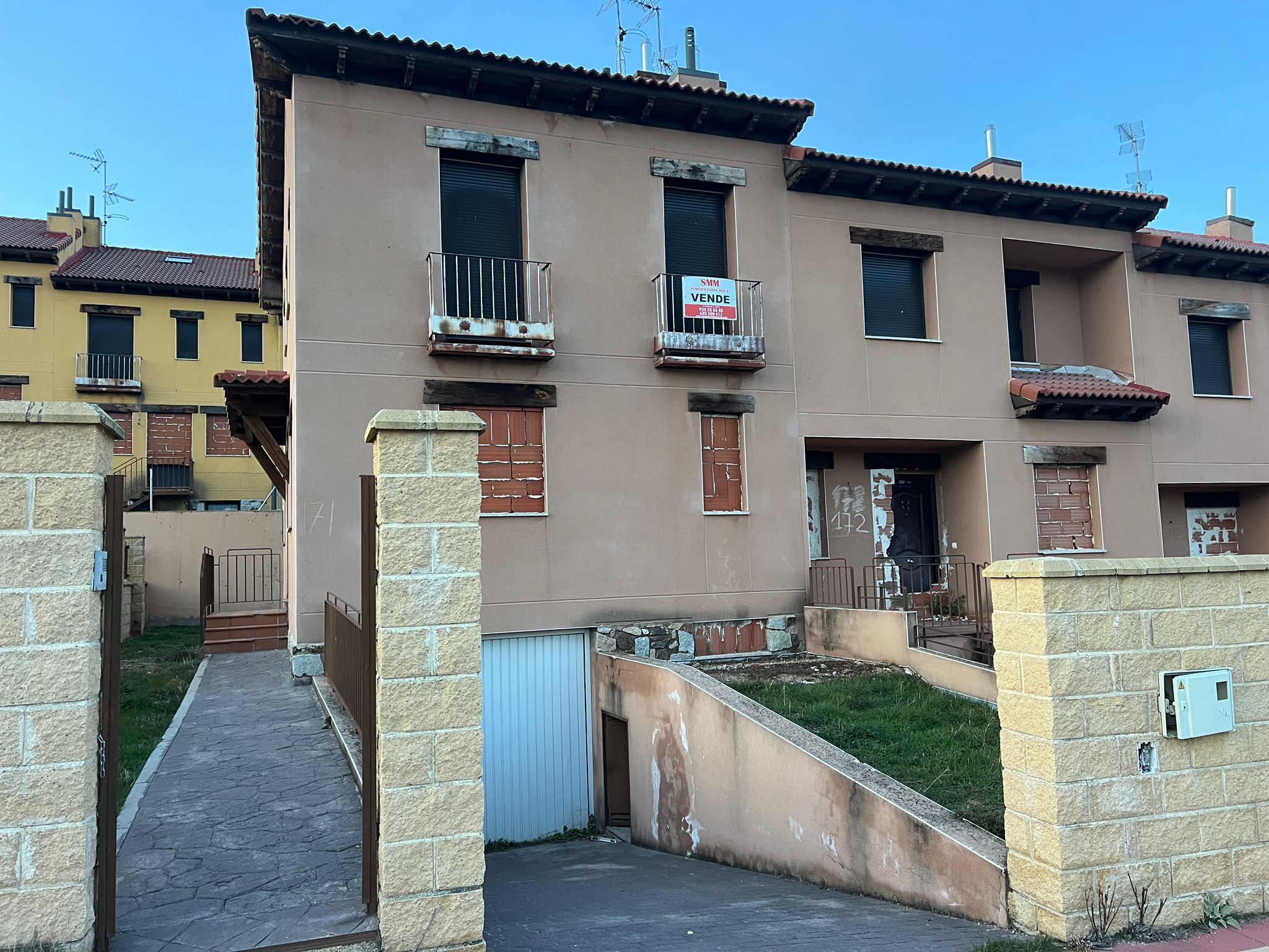 Exterior view of Building for sale in El Tiemblo 