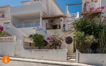 Außenansicht von Wohnung zum verkauf in Santa Pola mit Terrasse, Schwimmbad und Balkon