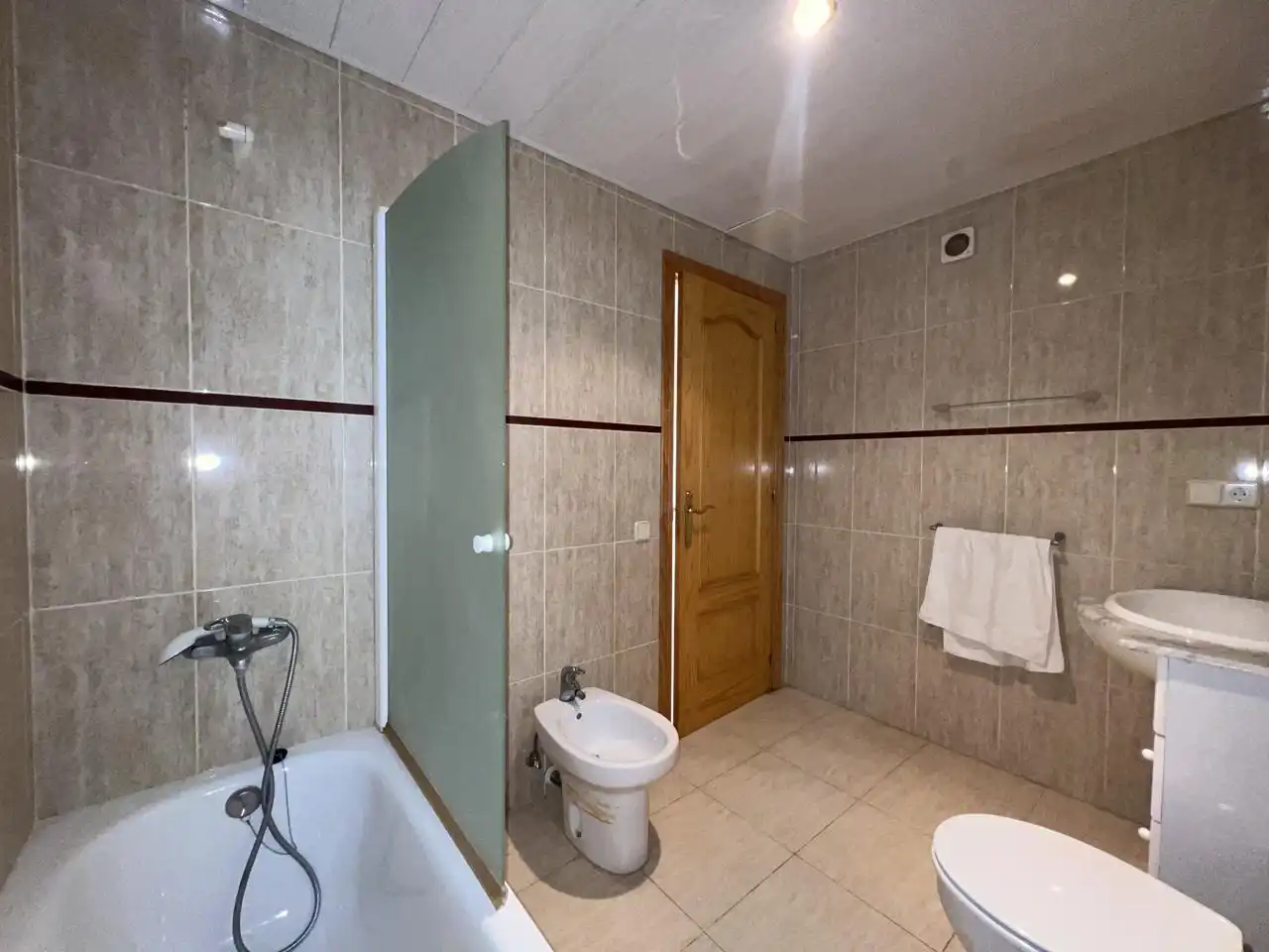 Badezimmer von Wohnung zum Verkauf in L'Ametlla de Mar  mit Klimaanlage, Terrasse und Möbliert